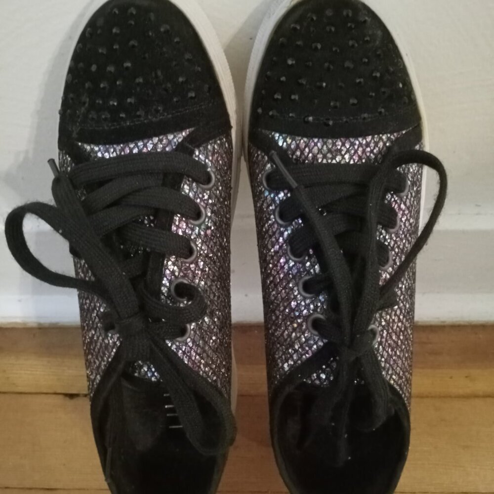 Liliana - shiny shoes size 8